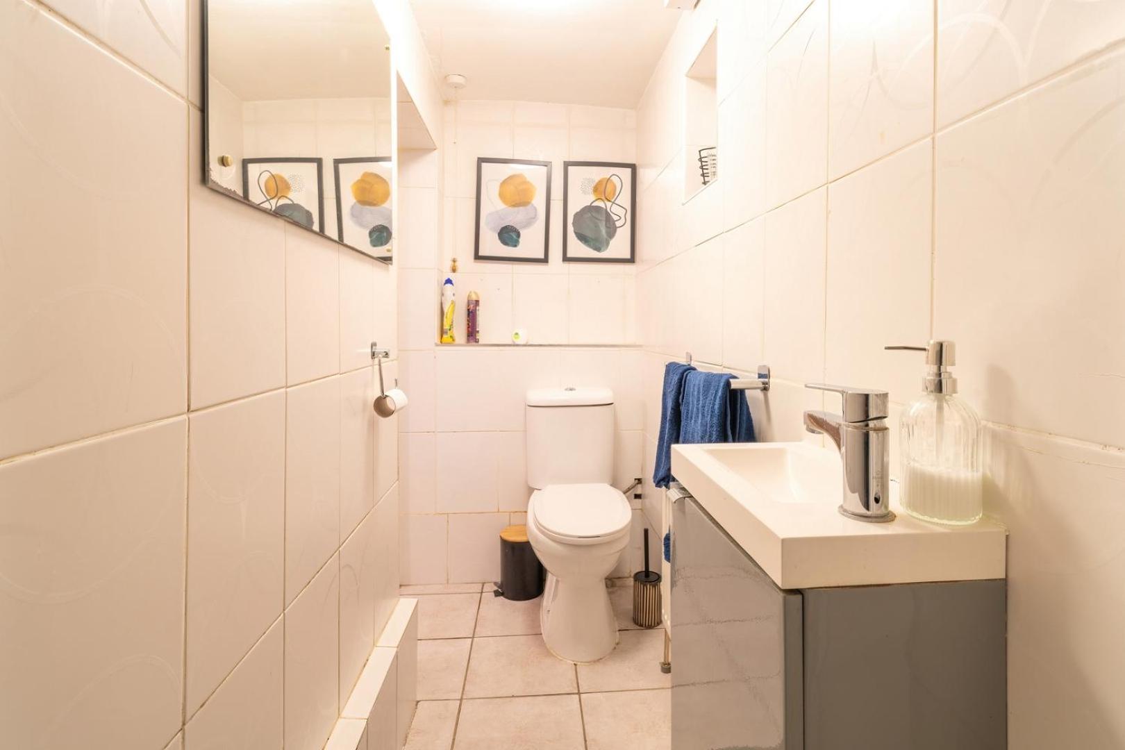 Private 1bd Flat Near Docks Apartment *